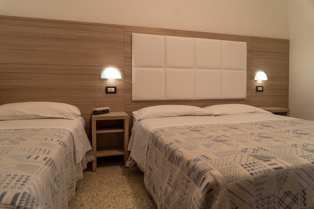 Hotel Onda Marina Мізано-Адріатіко Номер фото