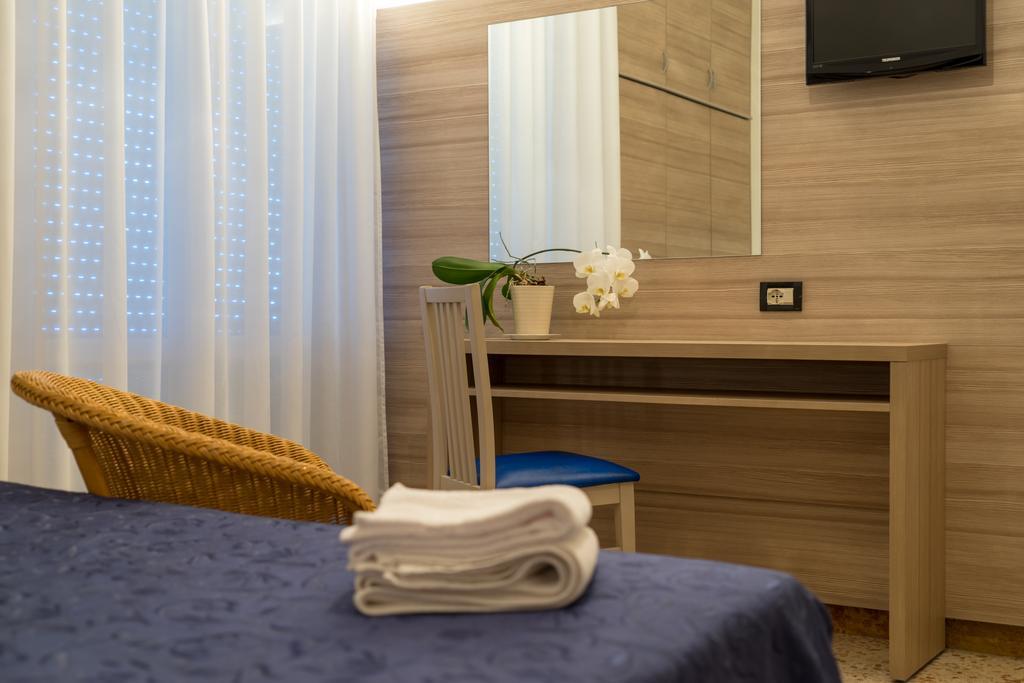 Hotel Onda Marina Мізано-Адріатіко Екстер'єр фото
